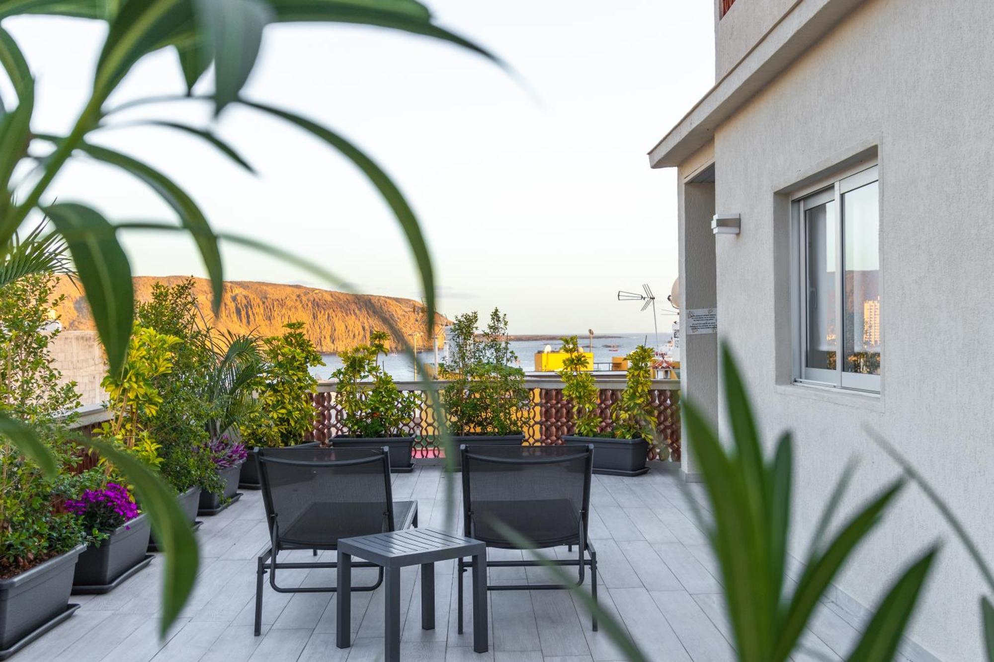The White Heart House - Attic Sea View Appartement Los Cristianos  Buitenkant foto