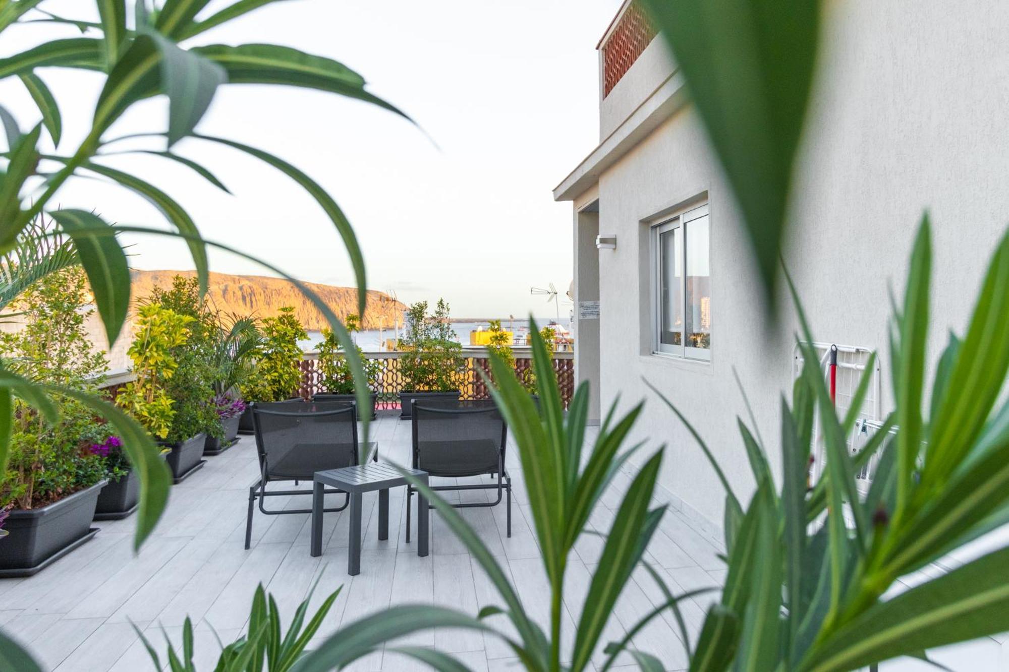 The White Heart House - Attic Sea View Appartement Los Cristianos  Buitenkant foto