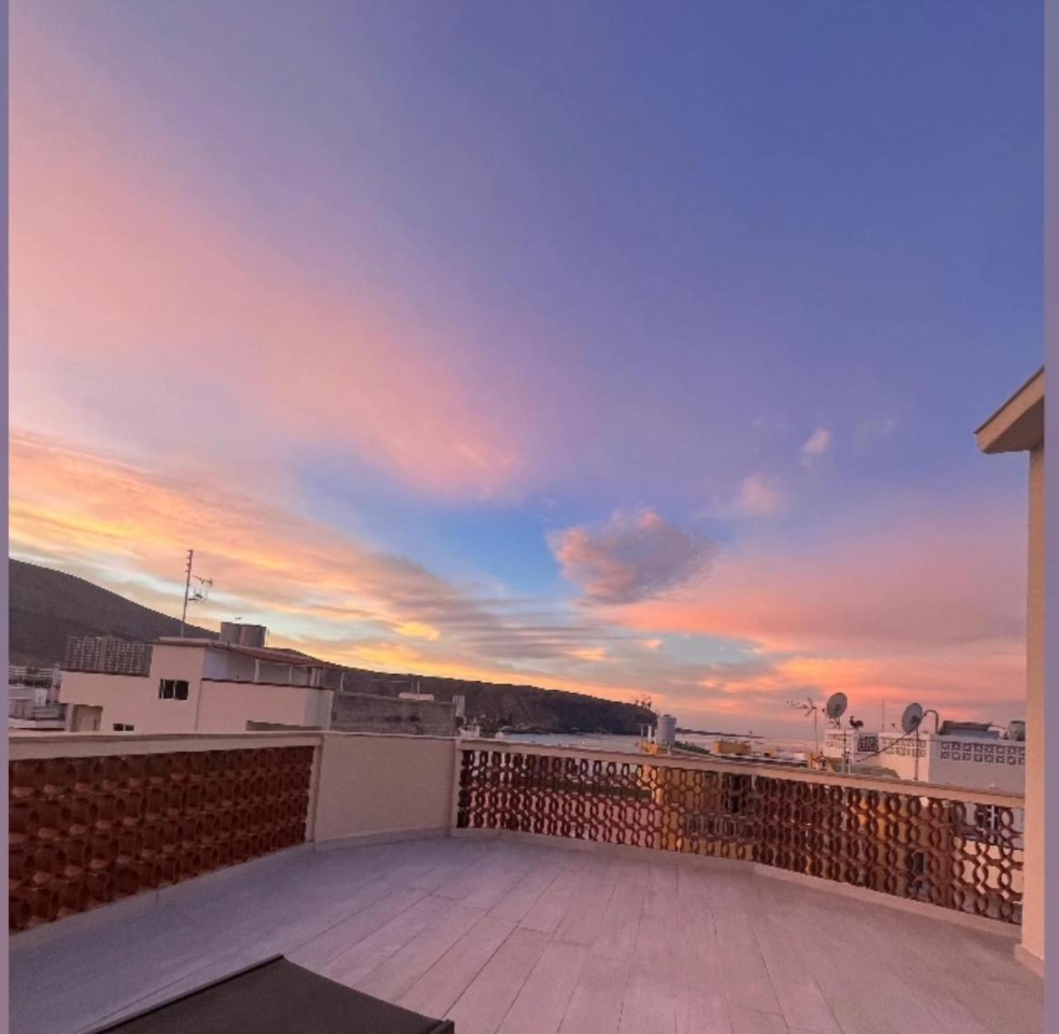 The White Heart House - Attic Sea View Appartement Los Cristianos  Buitenkant foto
