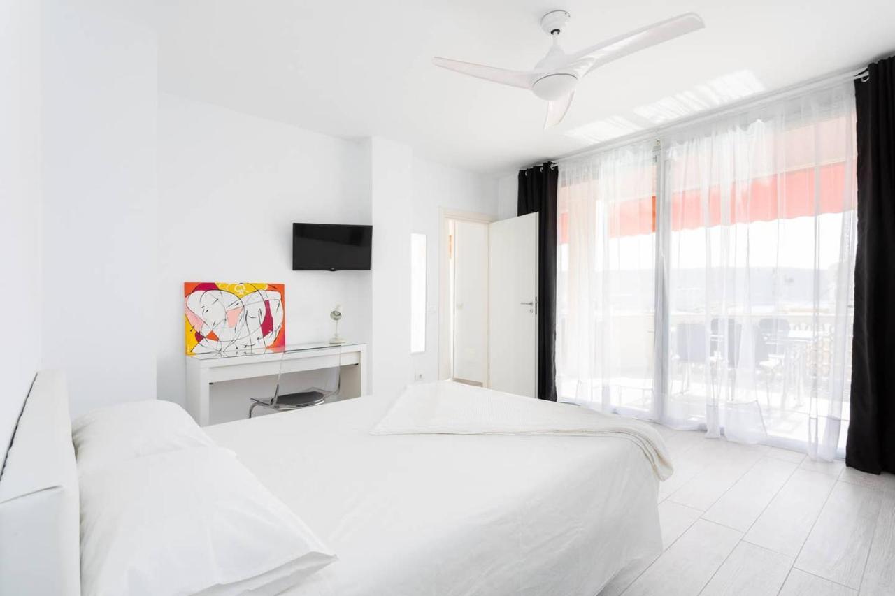 The White Heart House - Attic Sea View Appartement Los Cristianos  Buitenkant foto